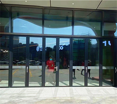 多扇折疊自動門